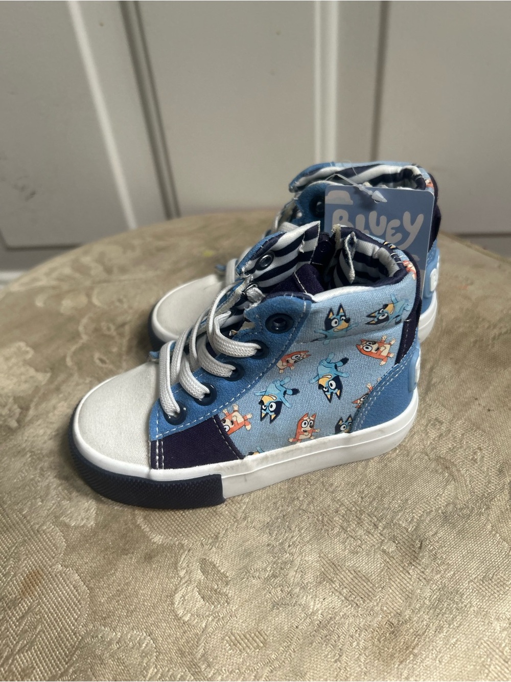 Bluey Kids toddler High-Top Sneakers in Light Blue and White Sz 7